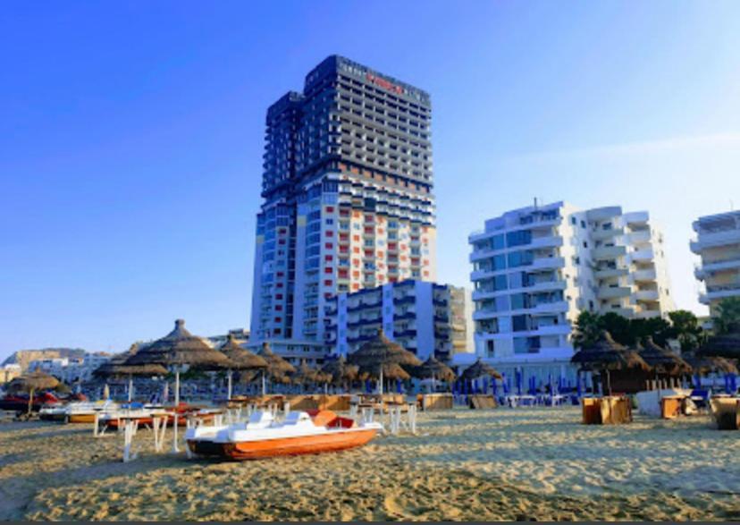 Lovely Studio Apartment Beachfront Durrës Esterno foto
