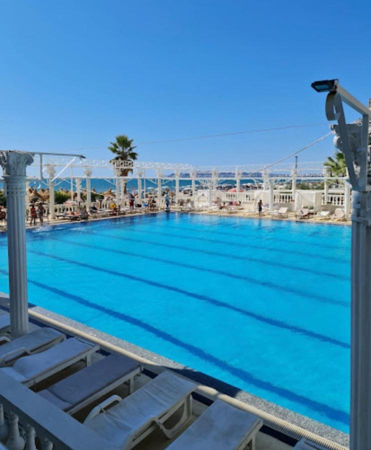 Lovely Studio Apartment Beachfront Durrës Esterno foto