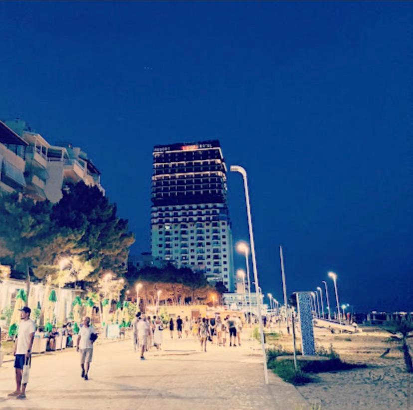 Lovely Studio Apartment Beachfront Durrës Esterno foto